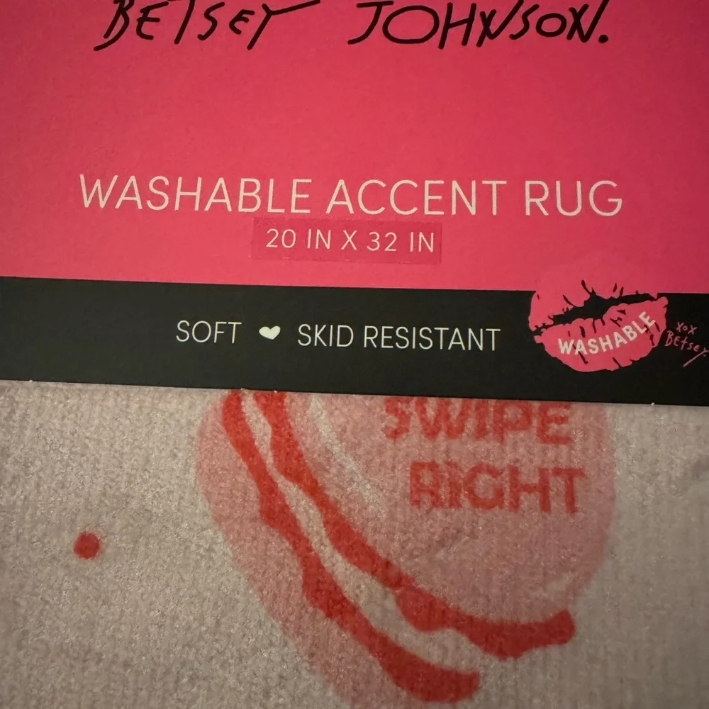 Betsey Johnson SUPER SOFT Washable Rug